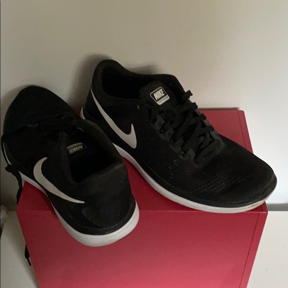 Nike Shoes - Nike’s size 8